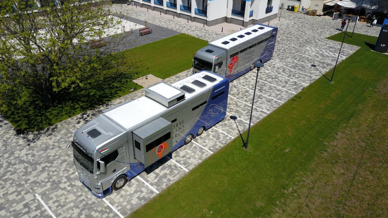 Nn Boutique Hotel Tiszaújváros Eksteriør bilde