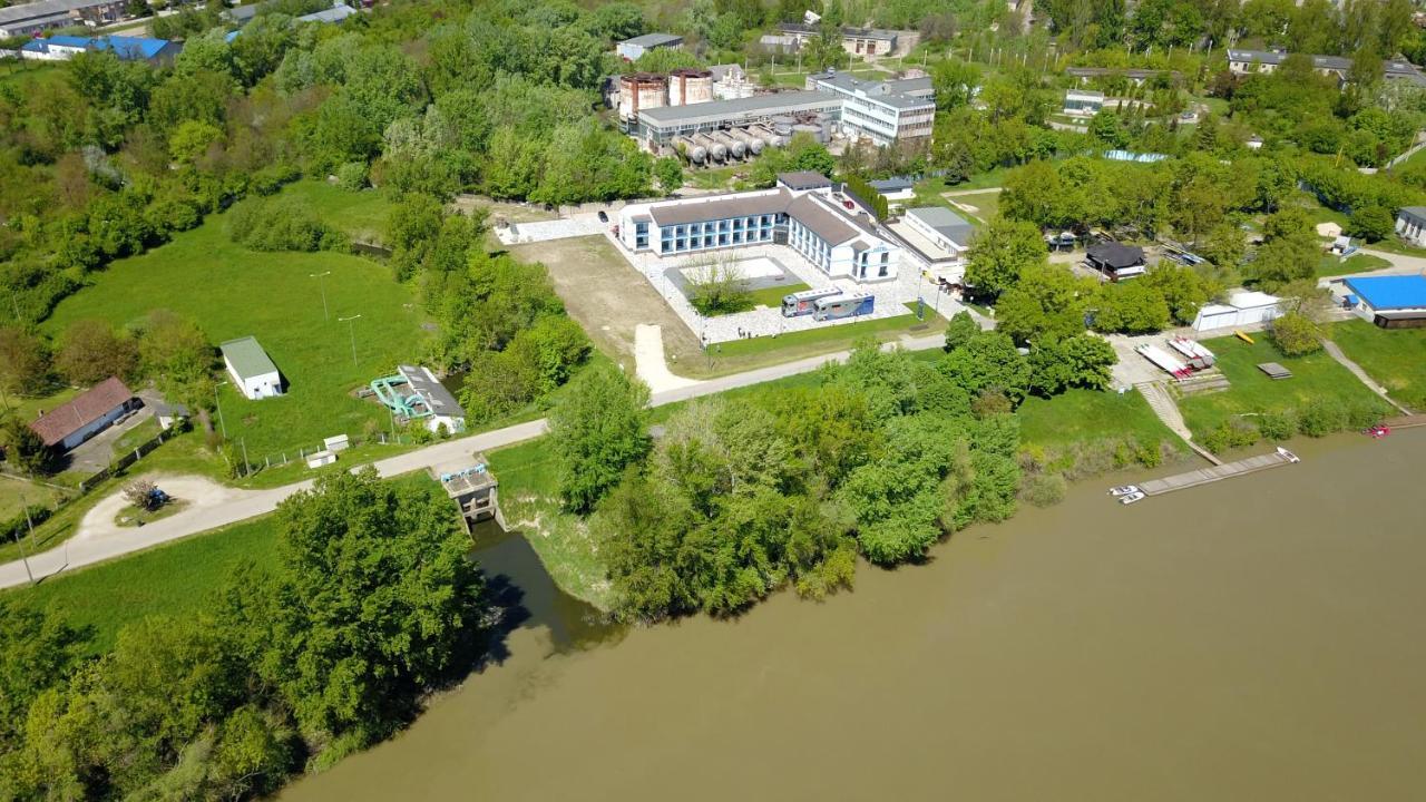 Nn Boutique Hotel Tiszaújváros Eksteriør bilde