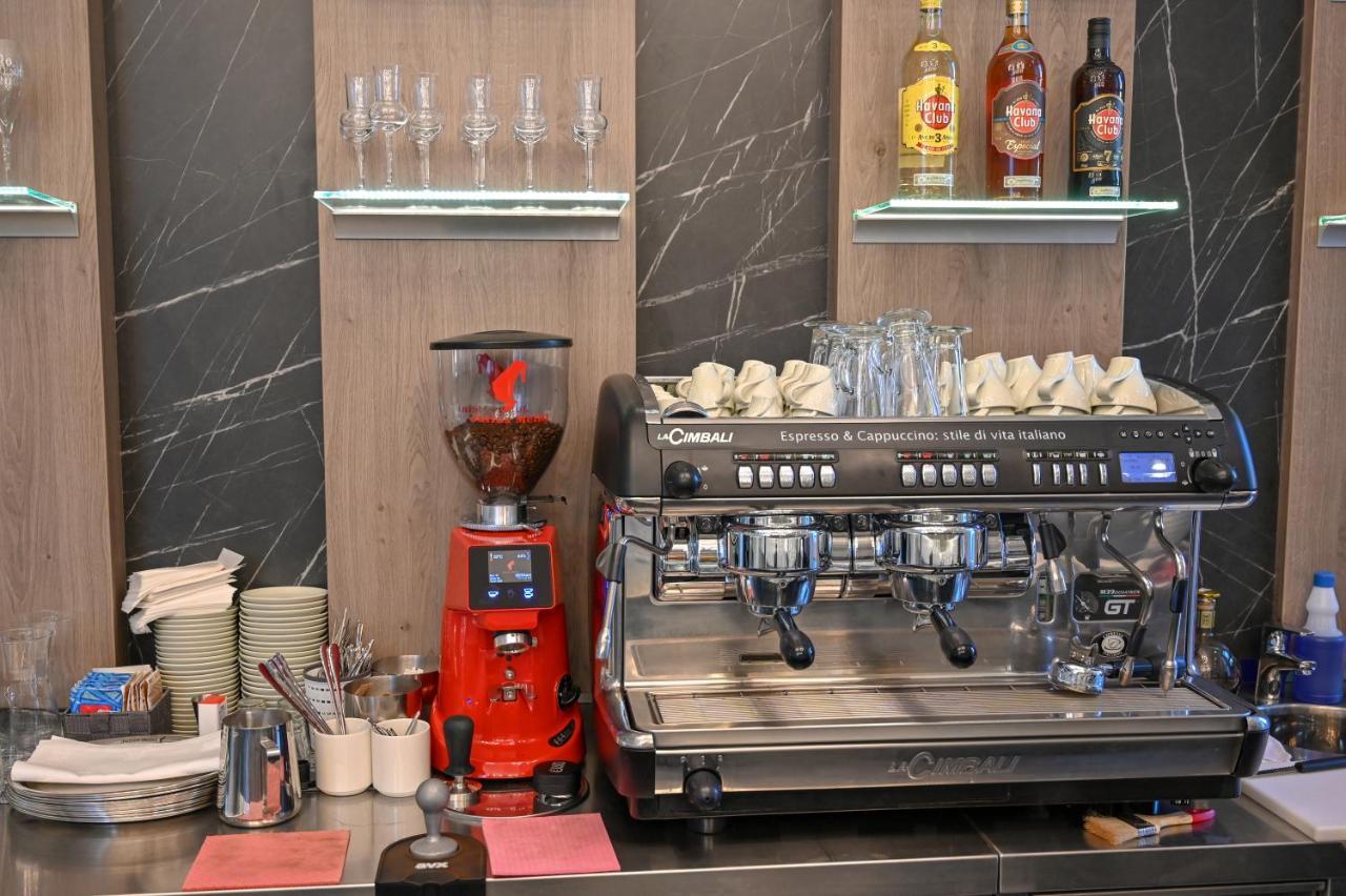 Nn Boutique Hotel Tiszaújváros Eksteriør bilde
