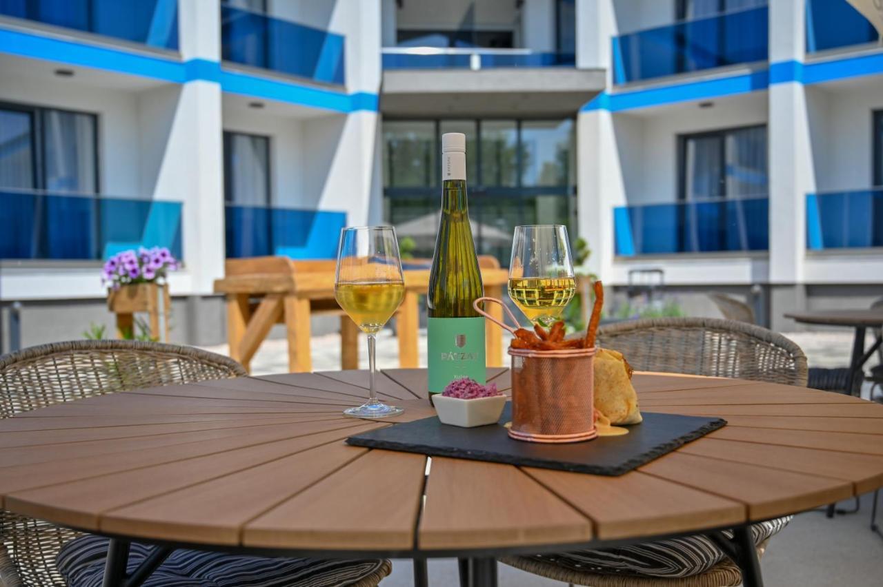 Nn Boutique Hotel Tiszaújváros Eksteriør bilde