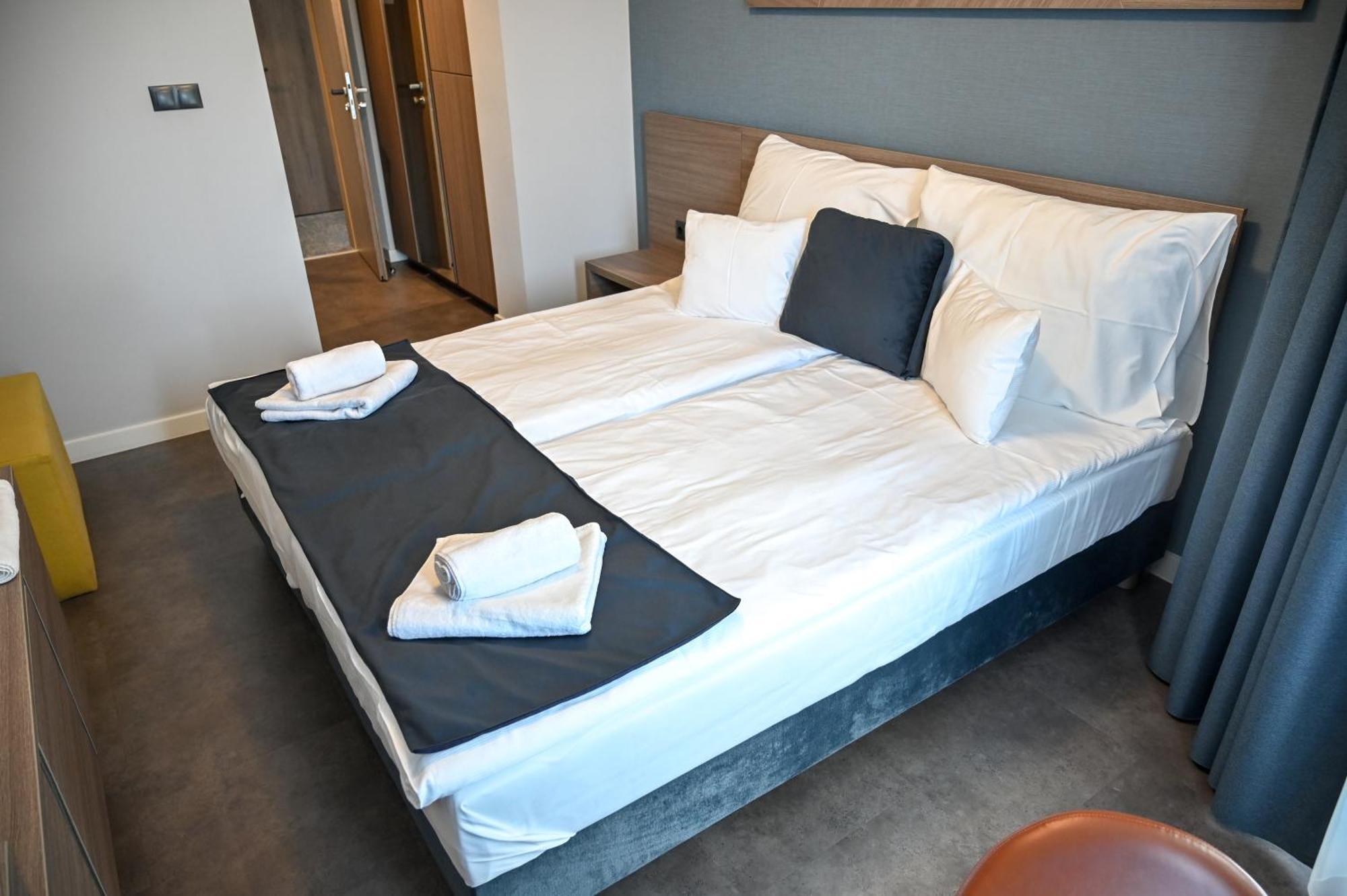 Nn Boutique Hotel Tiszaújváros Eksteriør bilde