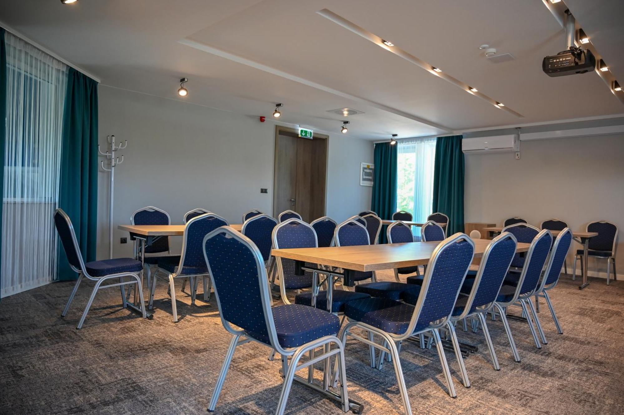 Nn Boutique Hotel Tiszaújváros Eksteriør bilde