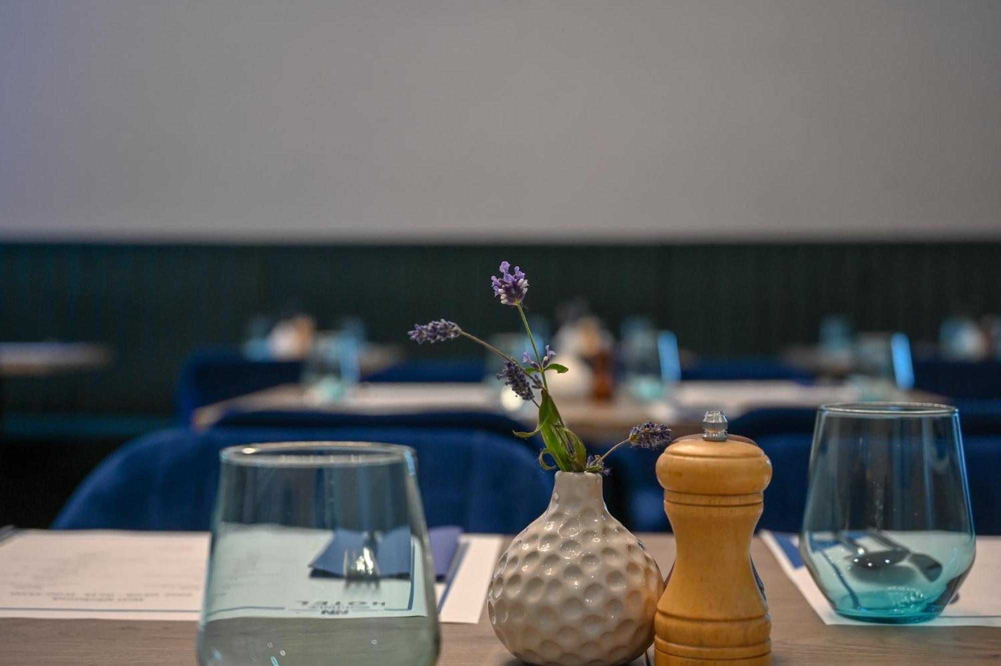 Nn Boutique Hotel Tiszaújváros Eksteriør bilde