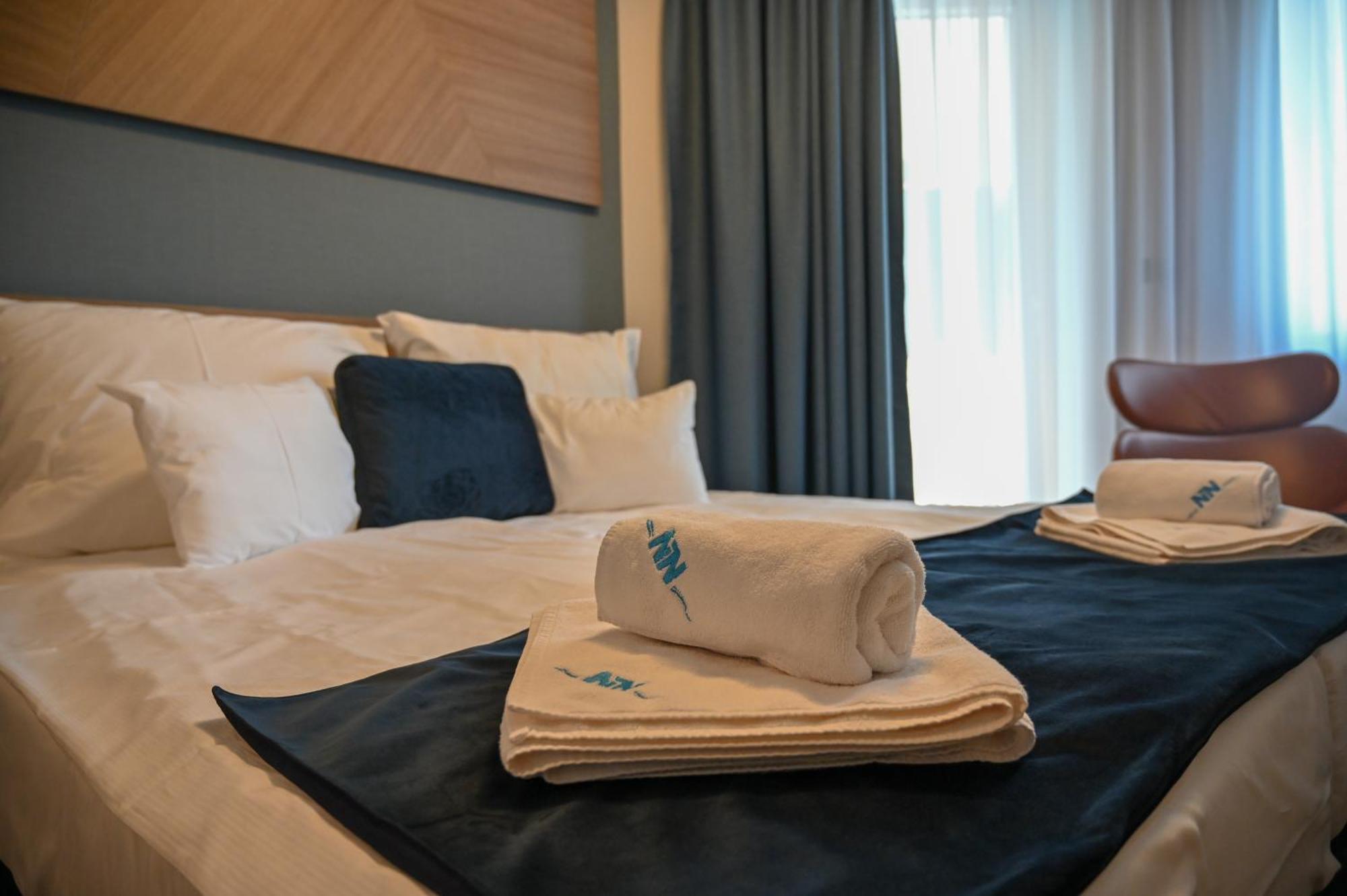 Nn Boutique Hotel Tiszaújváros Eksteriør bilde