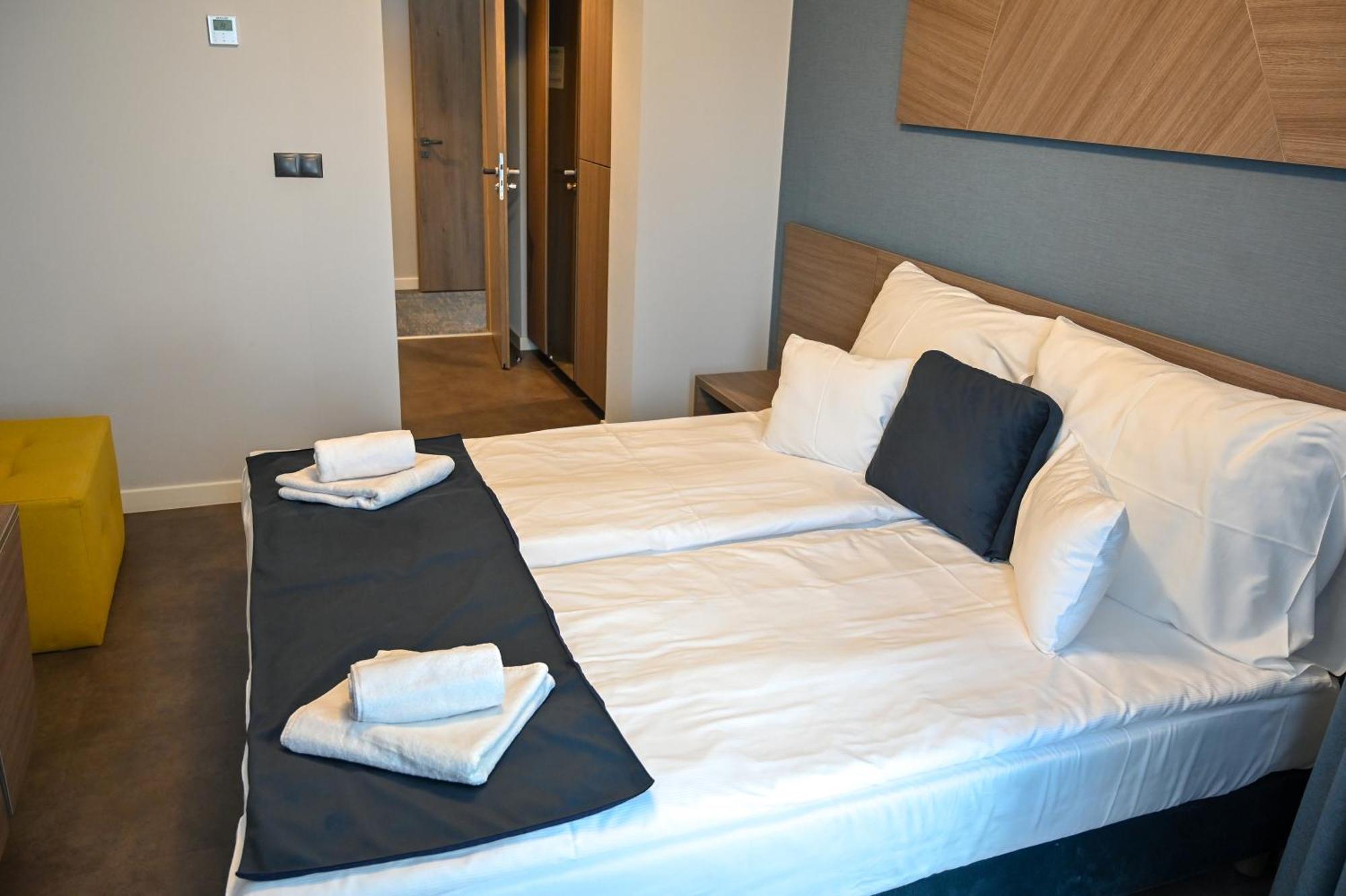 Nn Boutique Hotel Tiszaújváros Eksteriør bilde