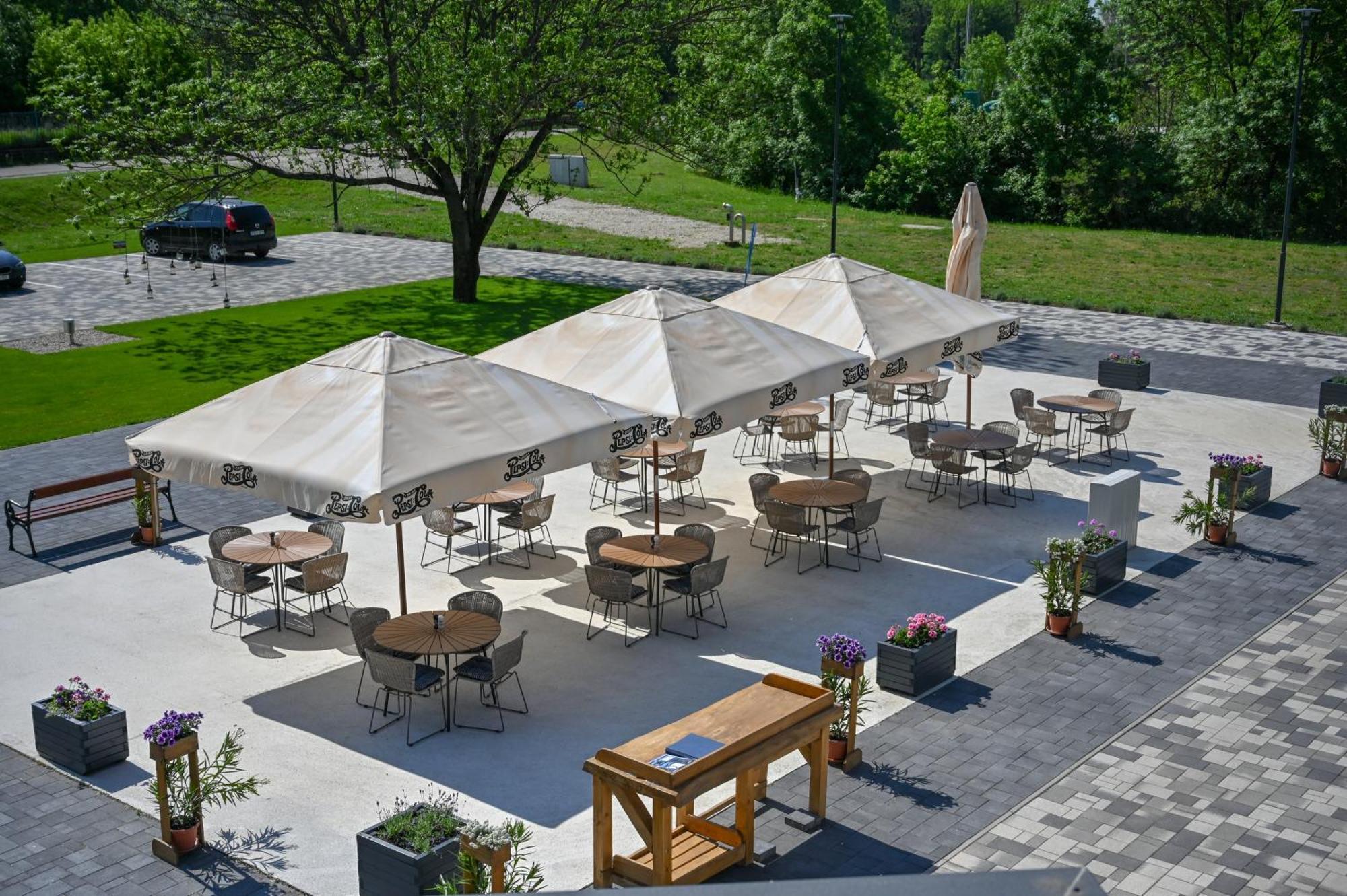 Nn Boutique Hotel Tiszaújváros Eksteriør bilde