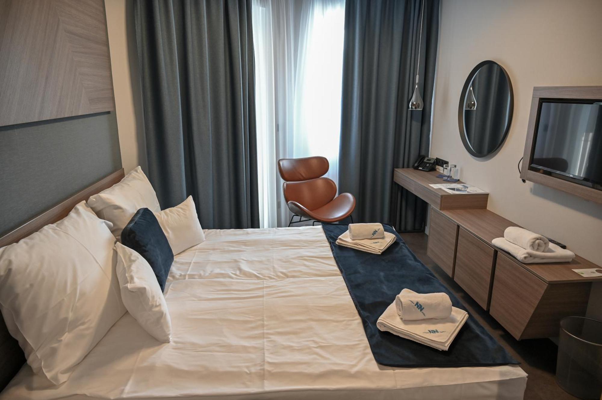 Nn Boutique Hotel Tiszaújváros Eksteriør bilde