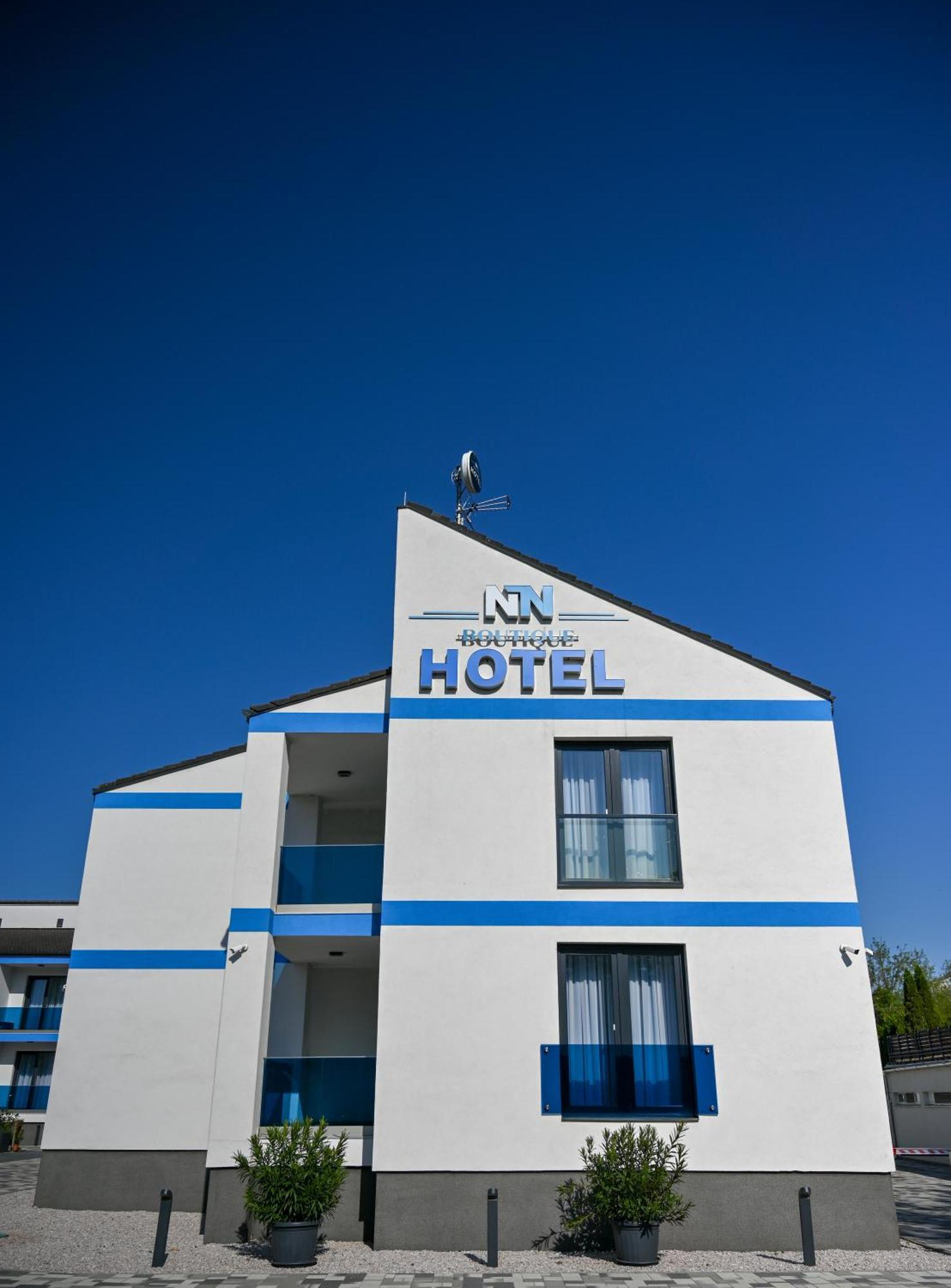 Nn Boutique Hotel Tiszaújváros Eksteriør bilde