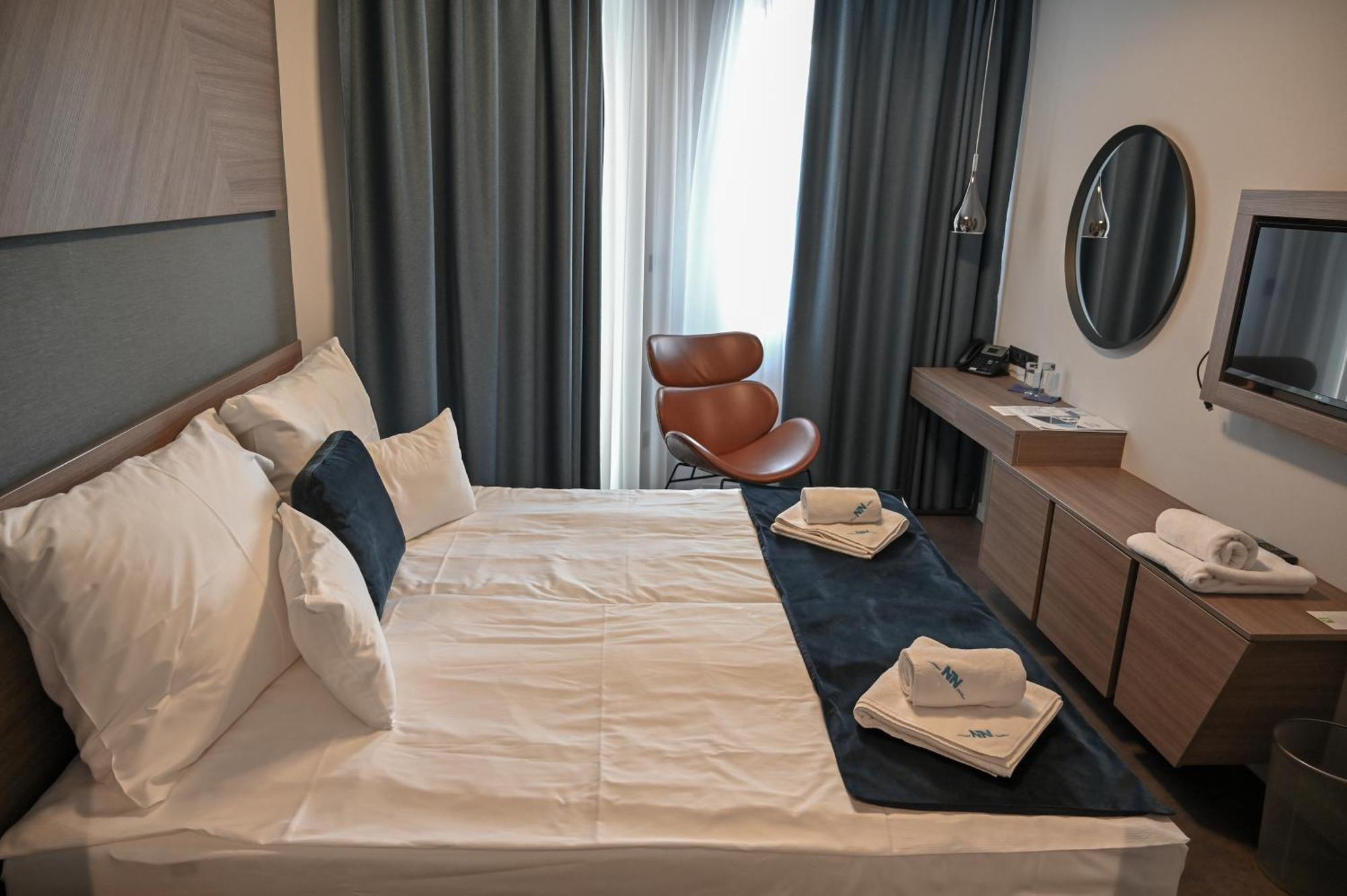 Nn Boutique Hotel Tiszaújváros Eksteriør bilde