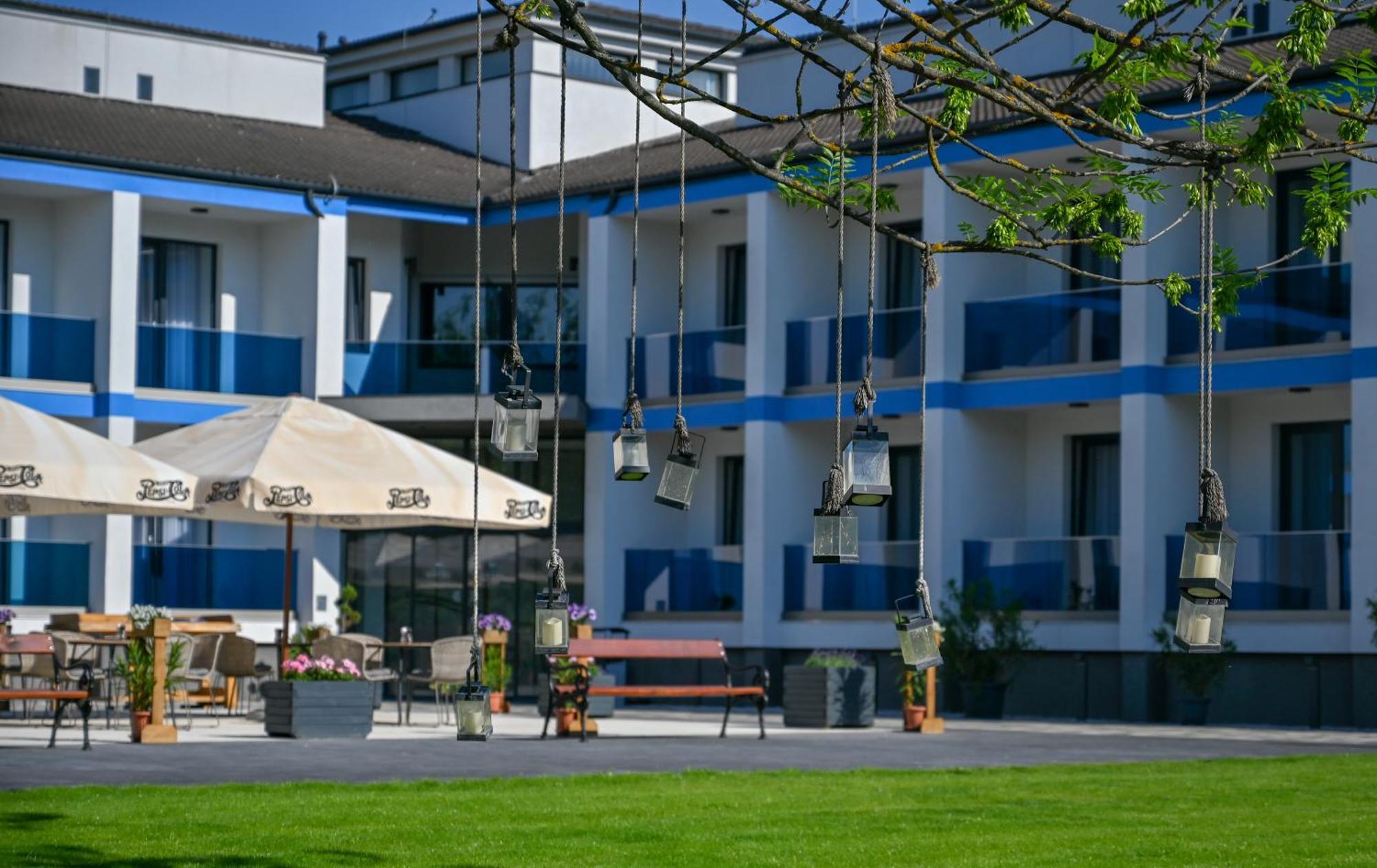 Nn Boutique Hotel Tiszaújváros Eksteriør bilde