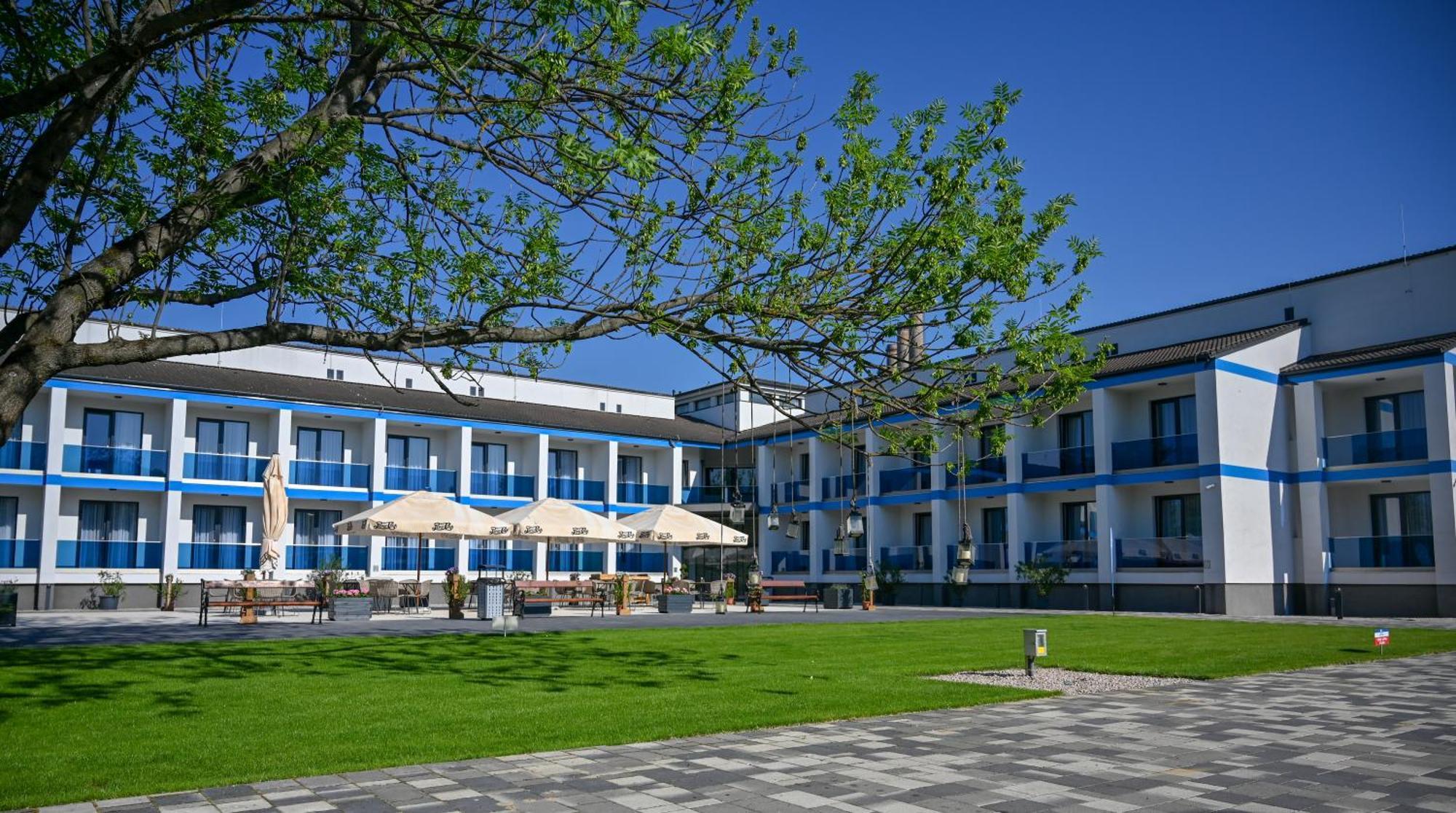 Nn Boutique Hotel Tiszaújváros Eksteriør bilde